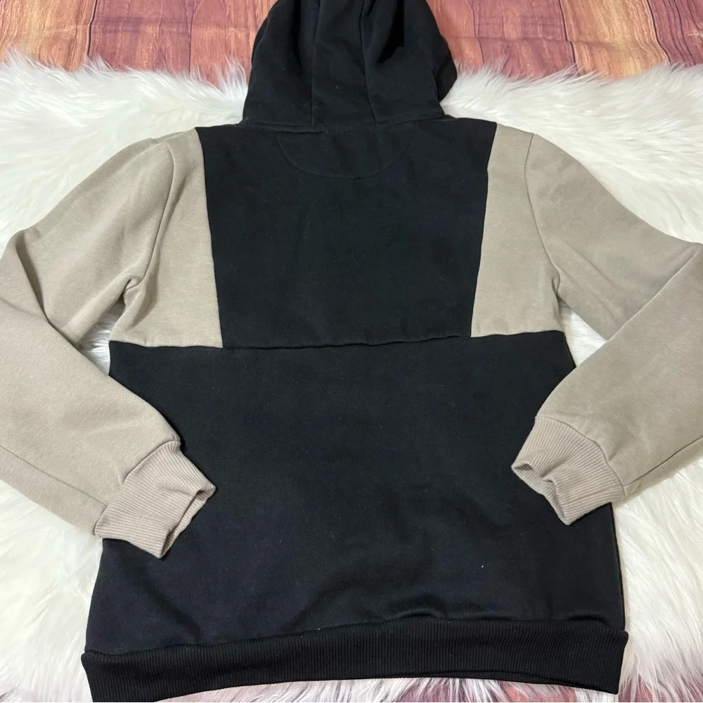 Primark Boys Size 10-11 Years Black and Tan Hooded Sweater with Ribbed Cuffs